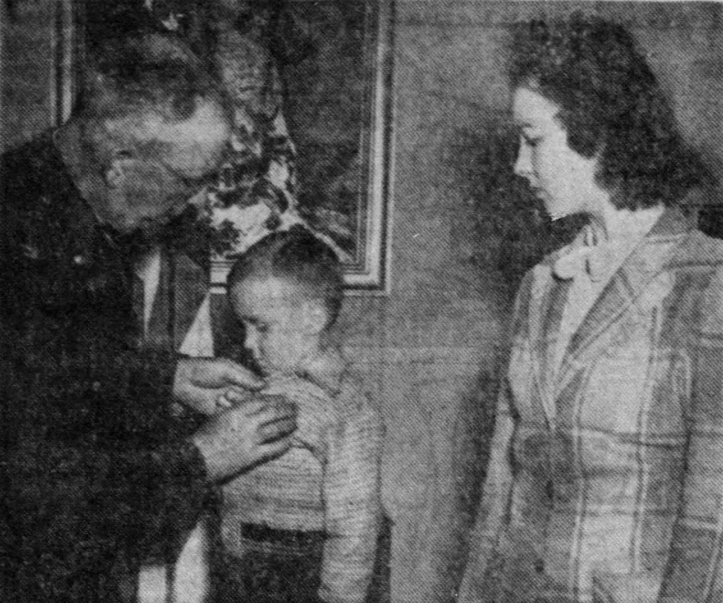 Wayne Weekley receiving his father’s Bronze Star, awarded for Sergeant Weekley’s brave actions in the moments before his death.